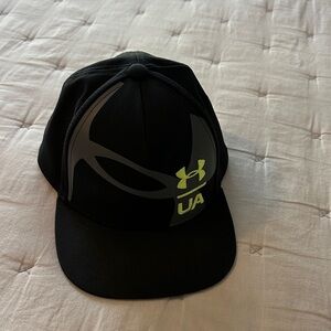 💕2 for $15 - Under Armour Black Hat with Gray and Yellow Accents.